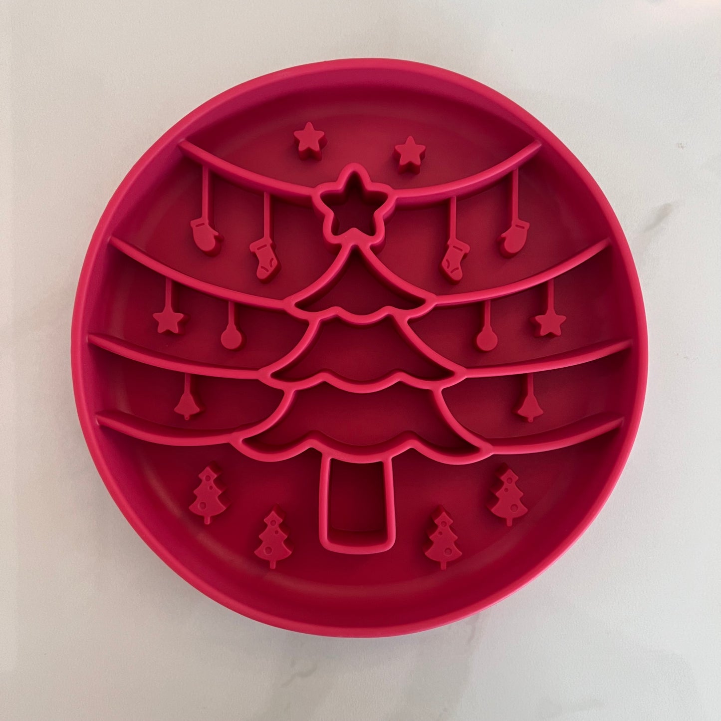 Holiday Tree Slow Feeder (Red)